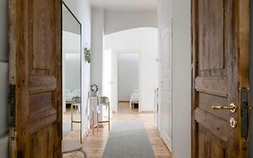 2Ndhomes Central & Spacious 85M2 Apartment In Yrjoenkatu